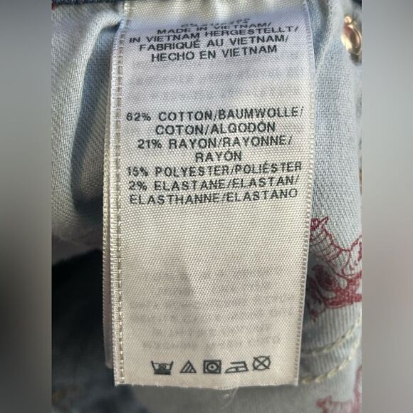 True Religion Y2K Bermuda knee length shorts in size 26 - Picture 8 of 8